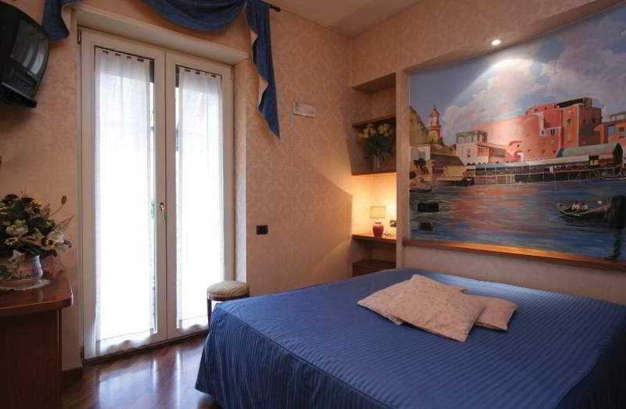 Hotel Suite Ares Неаполь Экстерьер фото
