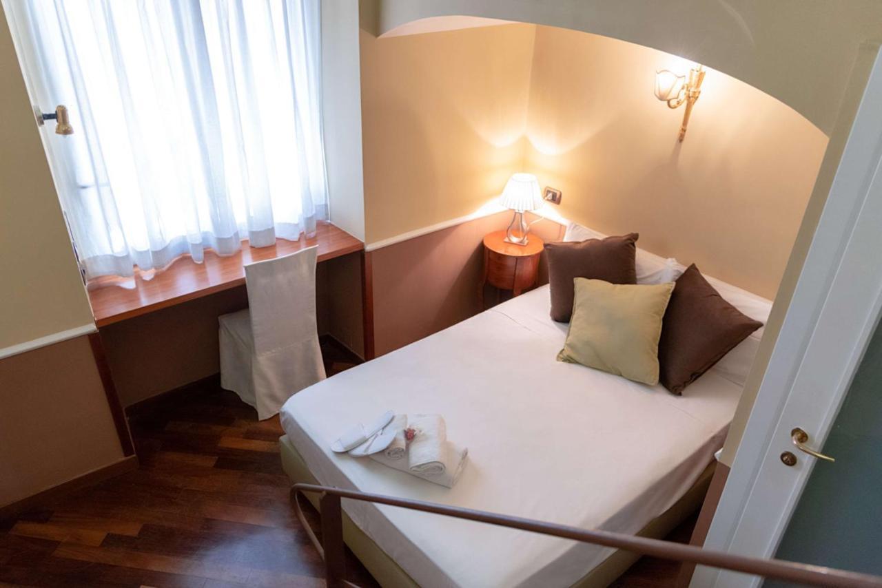Hotel Suite Ares Неаполь Экстерьер фото