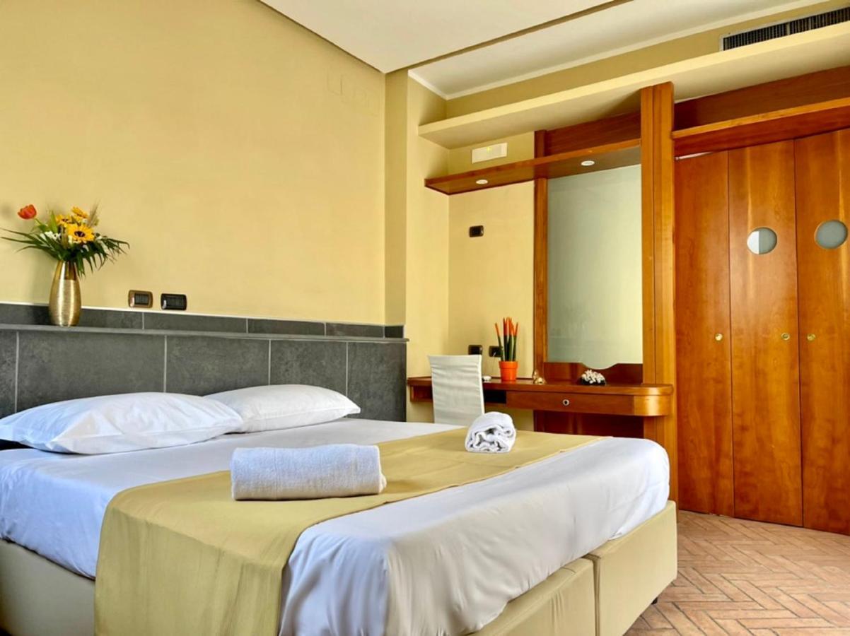 Hotel Suite Ares Неаполь Экстерьер фото